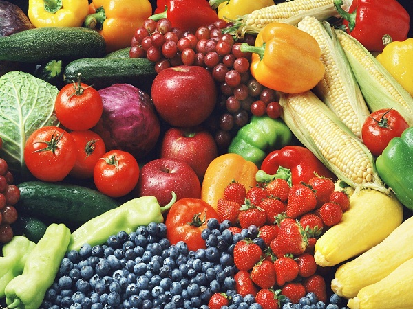 Fruits and raw veggies