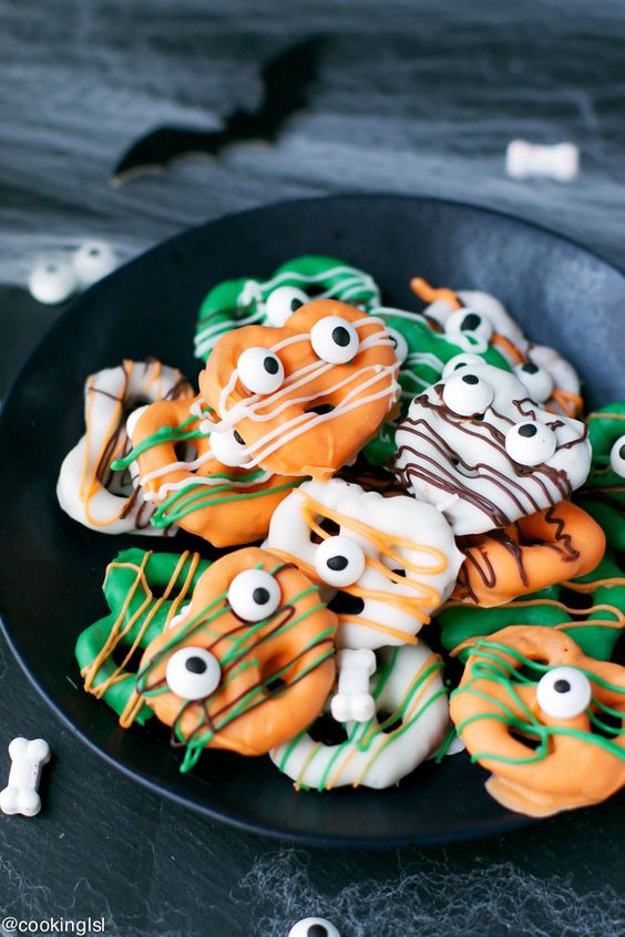 5 Kid Friendly Halloween Snacks from Starts At Eight. These Kid Friendly Halloween Snacks are sure to be unique & interesting treats that kids will absolutely love! Get your kids in the kitchen and get cooking!